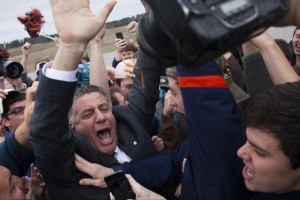 Bruce Pearl AU Arrival